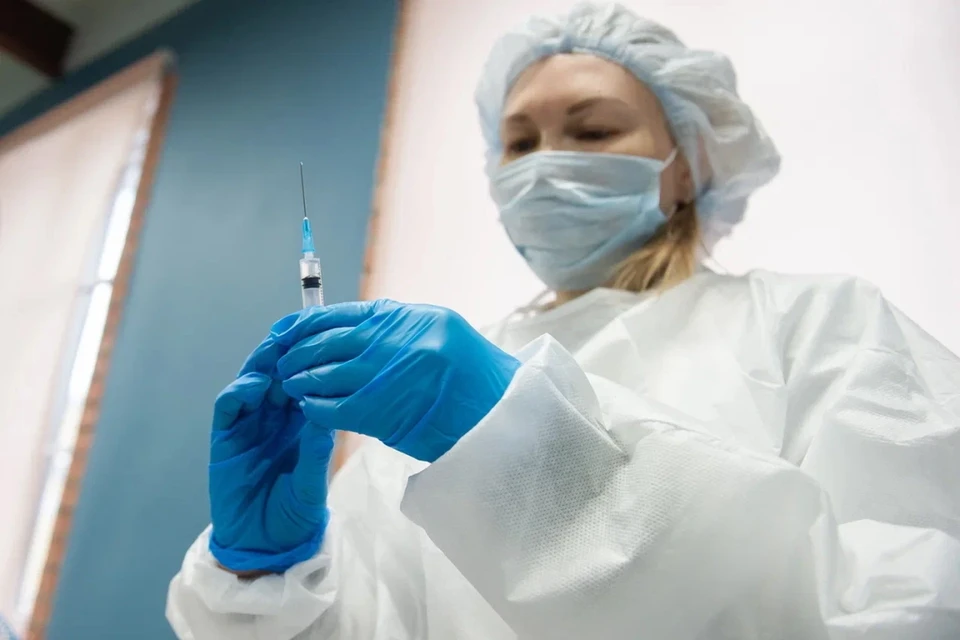 В Петербурге появился график работы пунктов вакцинации в новогодние праздники.