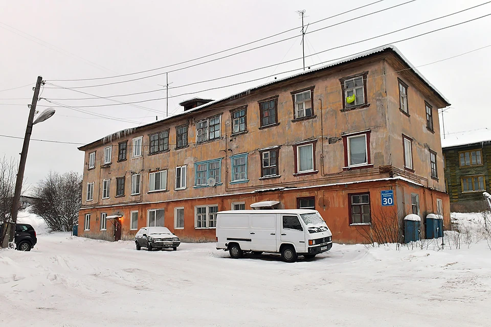 Сто городок мурманск. Реновация больничного городка Мурманск. Больничный городок Мурманск. Больничный городок Мурманск голубые дома. Мурманск новые дома в больничном Городке.