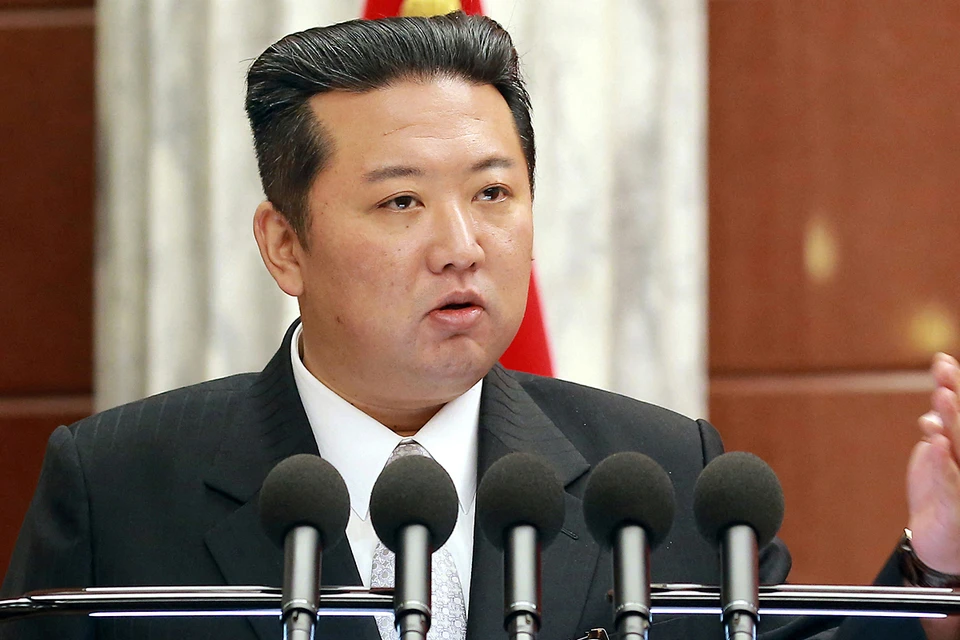 29 декабря по Интернету разошлись фотографии с пленарного заседания Центрального комитета Рабочей партии Северной Кореи