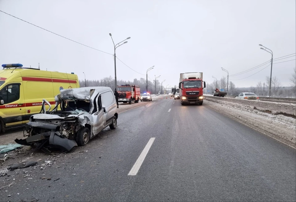 Водитель "Пежо" погиб на трассе под Тверью Фото: УГИБДД России по Тверской области