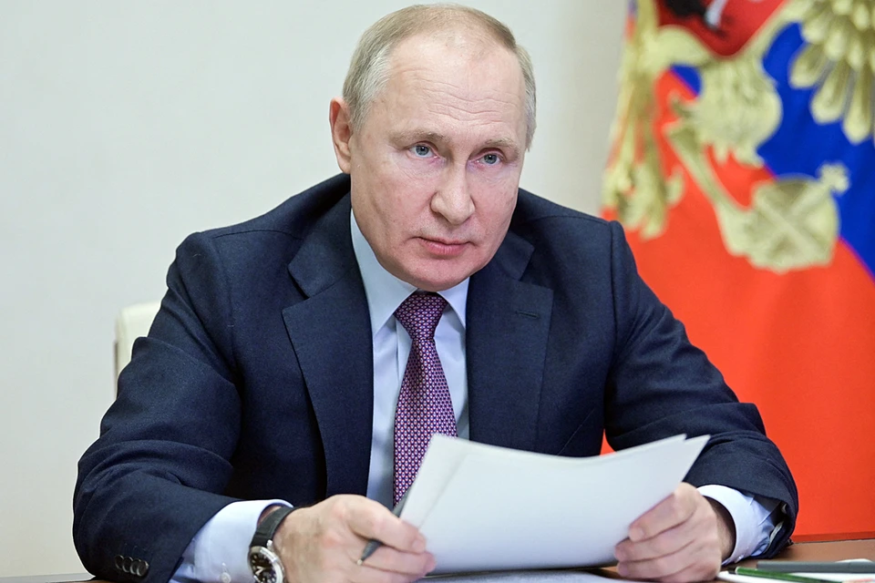 Владимир Путин подписал более десятка указов, законов и распоряжений