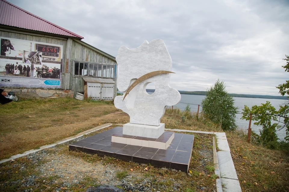 Так выглядит памятник метеориту у озера Чебаркуль.