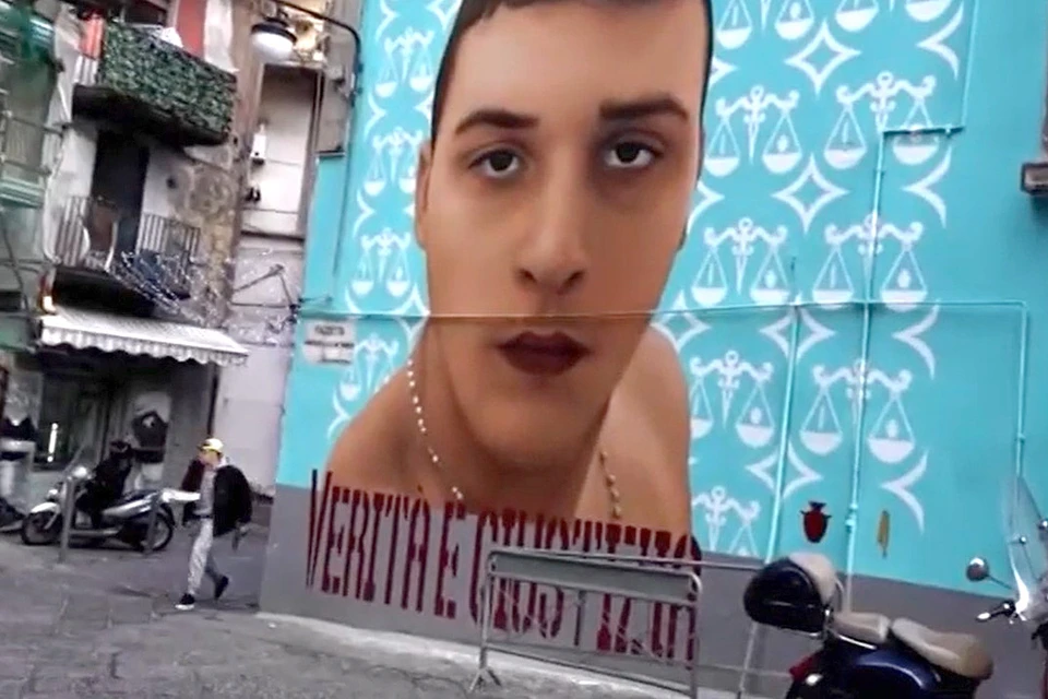 Уго Руссо – 15-летний грабитель, которого на месте преступления убил полицейский. Теперь его портрет красуется на одной из стен Неаполя.