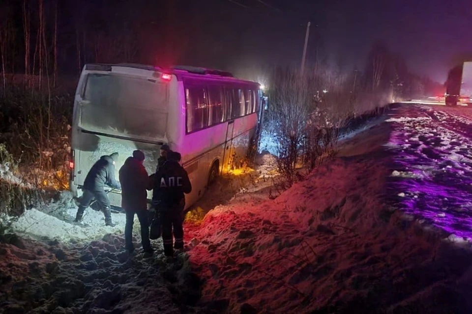 В автобусе в момент аварии находились 40 человек. Фото: Управление ГИБДД ГУ МВД России по Свердловской области