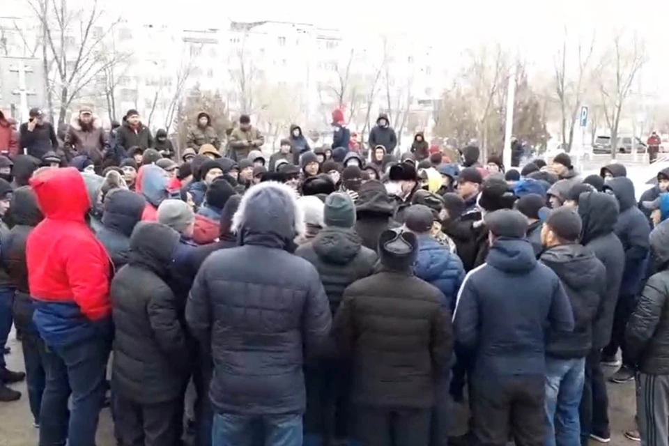 Третий день на западе Казахстана проходят протестные акции местного населения.