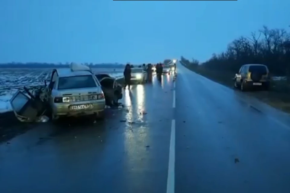 Видео последствий смертельной аварии под Ростовом появились в сети. Фото: ГИБДД по РО