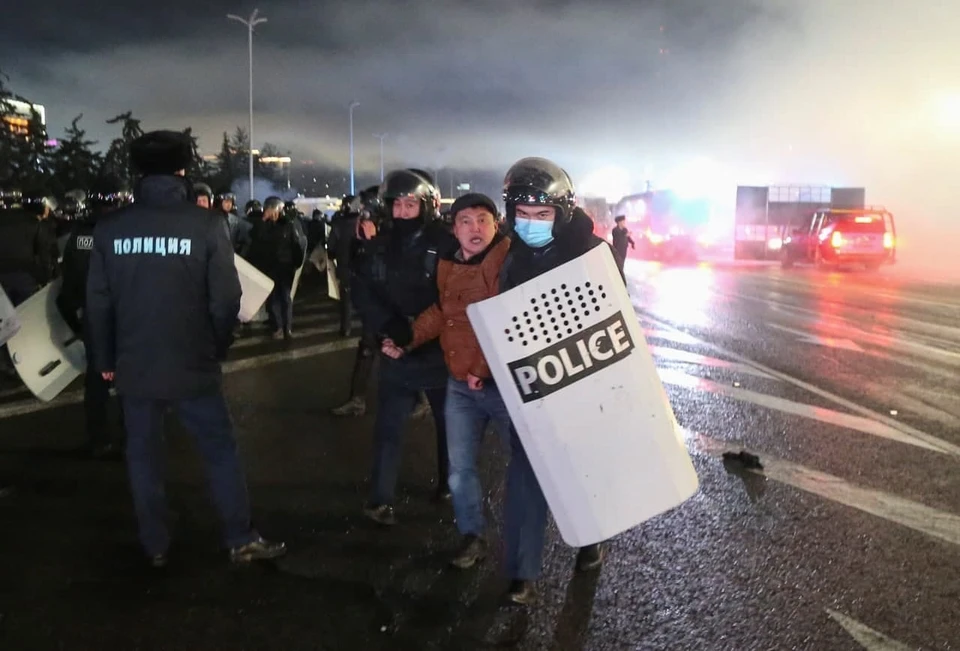 Протестующие в казахском Актау заявили о завершении мирного митинга