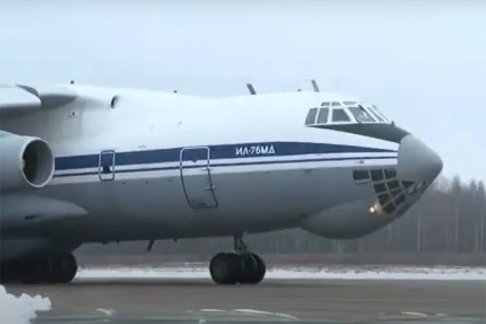 Белорусские военные на российских самолетах отправились в Казахстан для участия в миротворческой миссии ОДКБ. Фото: кадр из видео Минобороны Белоруссии.