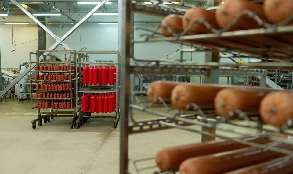 Сотрудники цеха колбас и копченостей компании «Ратимир» жалуются на задержку зарплаты.