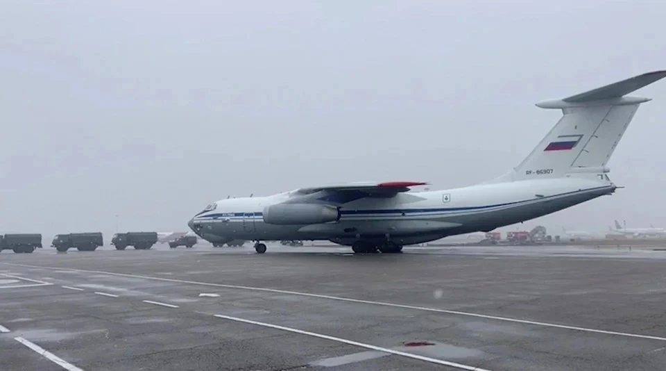 Самолеты Минобороны России вывезли из Казахстана более 2 тысяч человек