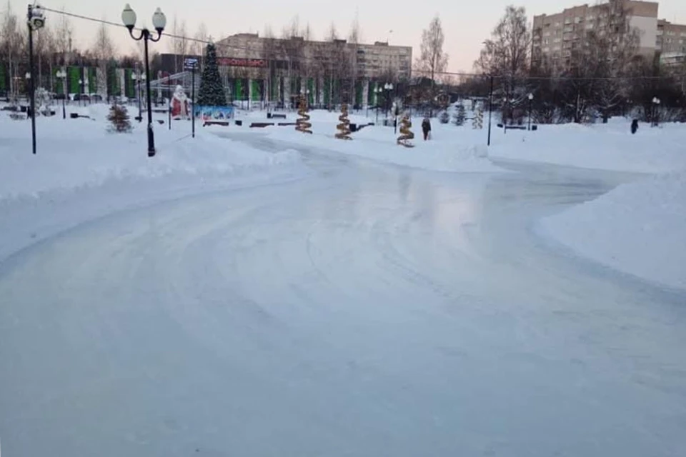 Кировчане жаловались на нечищеный от снега каток и состояние самого льда. Фото: vk.com/d.v.osipov