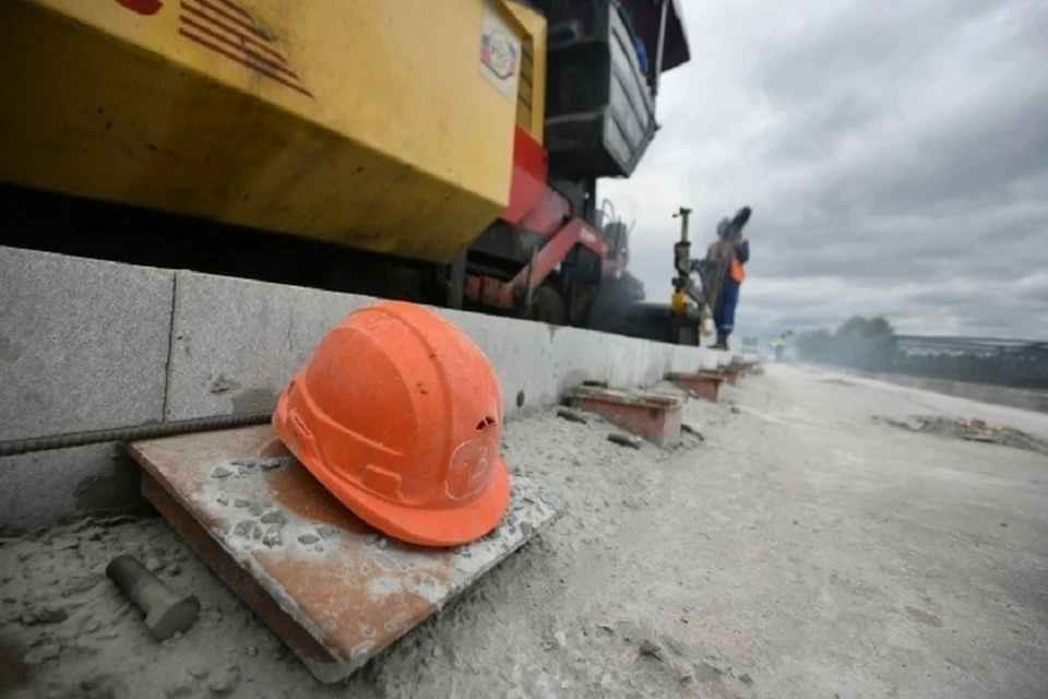 Власти Новосибирска ищут свыше 1,5 миллиардов рублей на капитальный ремонт Октябрьского моста.