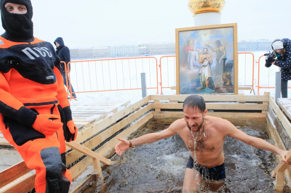 В РПЦ рекомендовали воздержаться от крещенских купаний