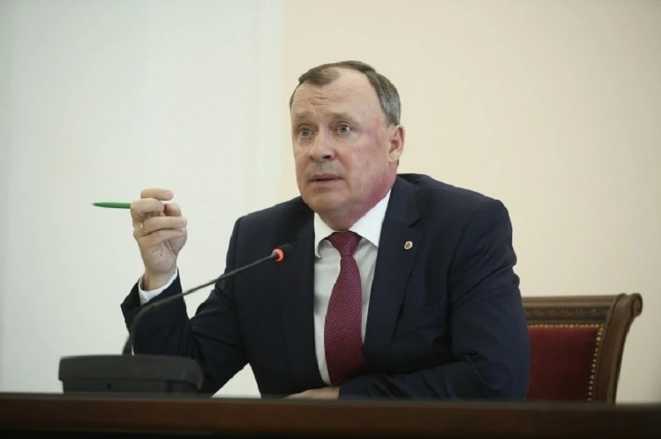 Представители власти выбрали для этого прорубь Малого Истока.