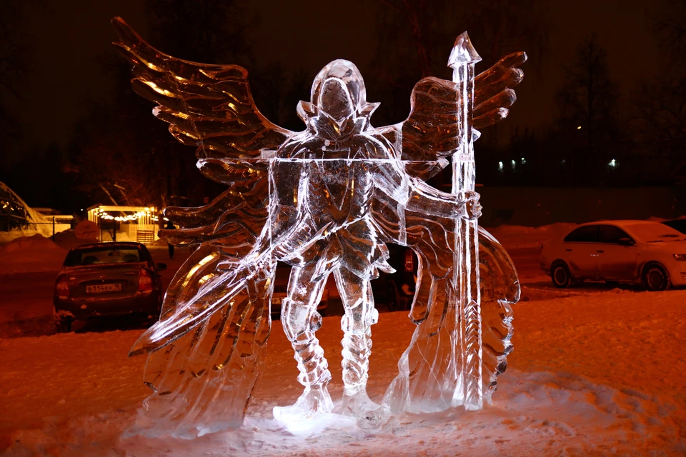 На трех площадках фестиваля было представлено 33 ледовые скульптуры от 40 мастеров со всей России. Фото: Амир Закиров