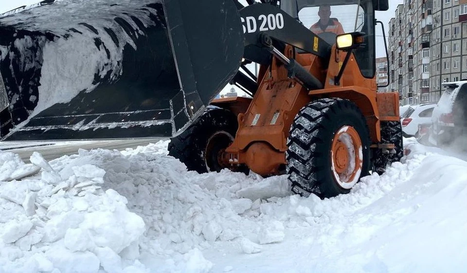 Коммунальные службы Сургута не прекращают работу по расчистке территорий от снега Фото: Администрация Сургута