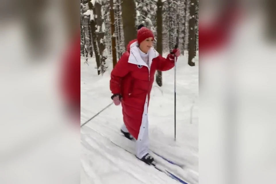 Телеведущая Екатерина Стриженова встала на лыжи. И поехала!