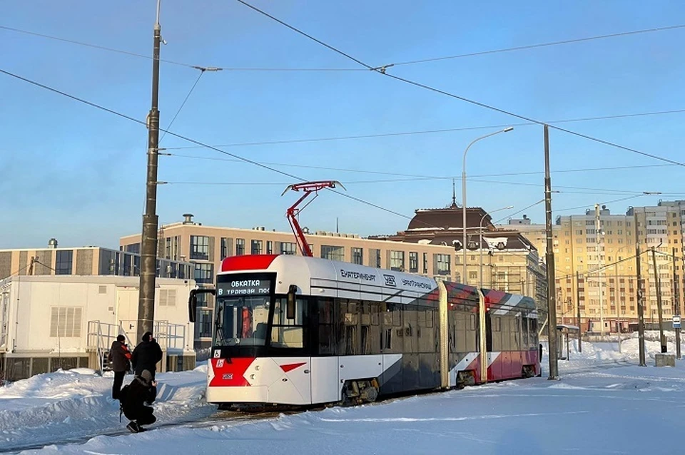 Трехсекционный трамвай достигает 27,8 метра, в него могут поместиться 320 пассажиров. Фото: АО «Уралтрансмаш»