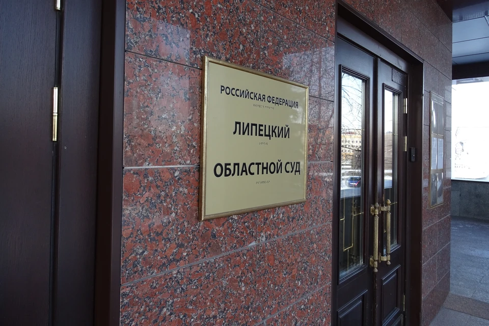 Машины, припаркованные у здания Областного суда в Липецке, будут эвакуировать