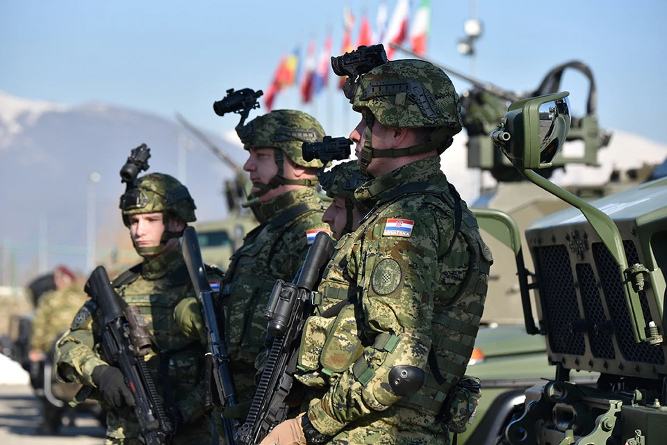 Британцы решили, что "заступаться" за Украину не стоит, сравнив армии России и НАТО.