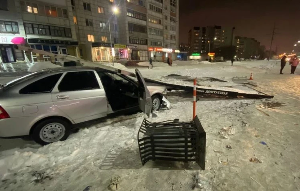 В Тюмени четвертый день ищут водителя, который задавил женщин на остановке.