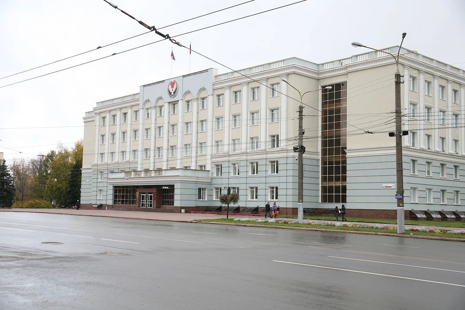 Депутат провел одиночный пикет у Дома правительства в Ижевске
