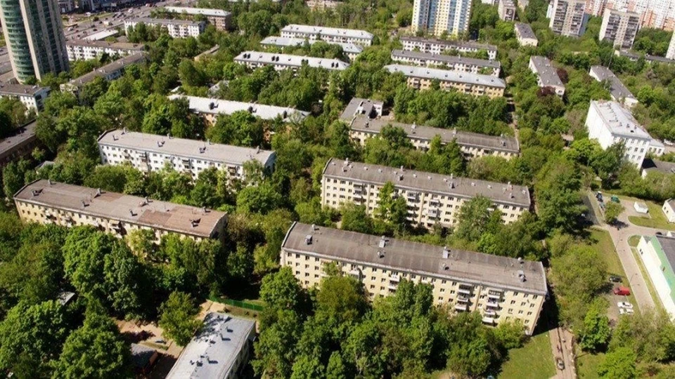 Нередко малогабаритное жилье можно найти в хрущевках. Фото: restate.ru