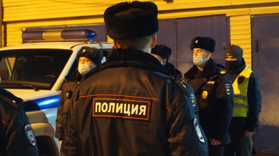 Неизвестный пытался вырвать у пенсионера пакет с лекарствами. Фото: Владислав Пирогов