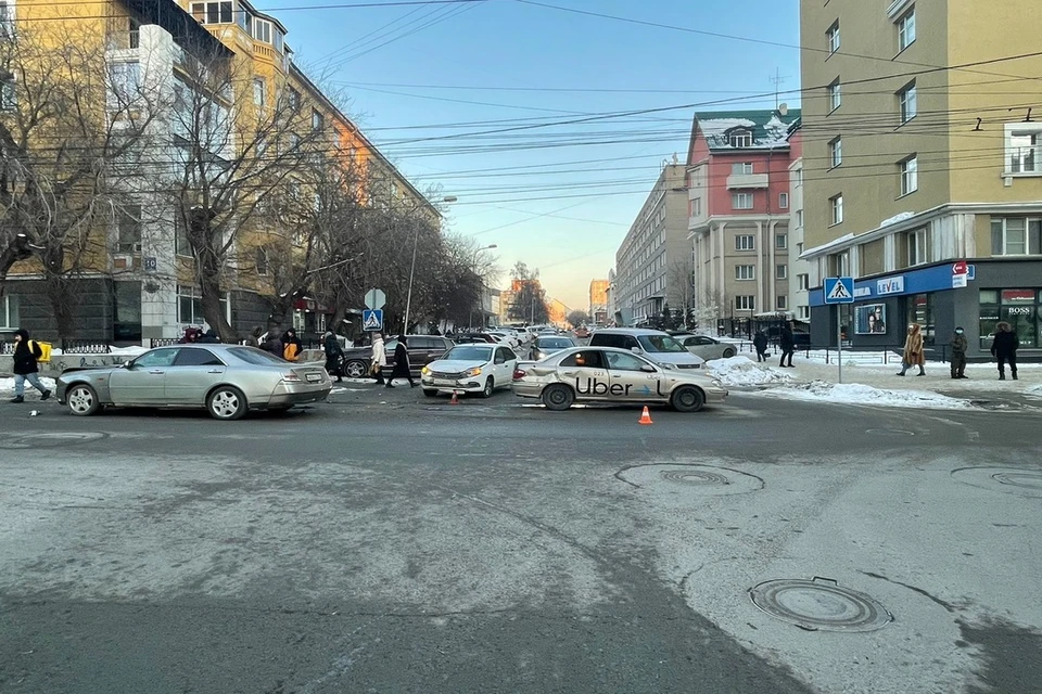 От удара машины раскидало в разные стороны. Фото: ГИБДД 54