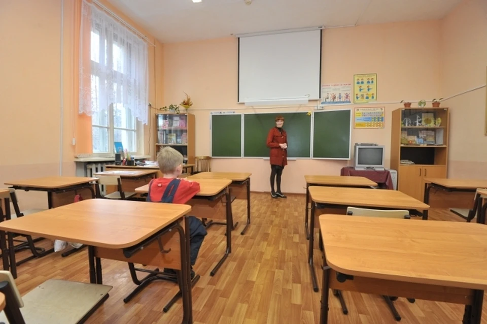 А с 17 февраля ученики 1-8 классов смогут выйти на учебу в школы