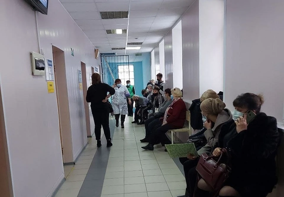 Очередь в поликлинике №2.