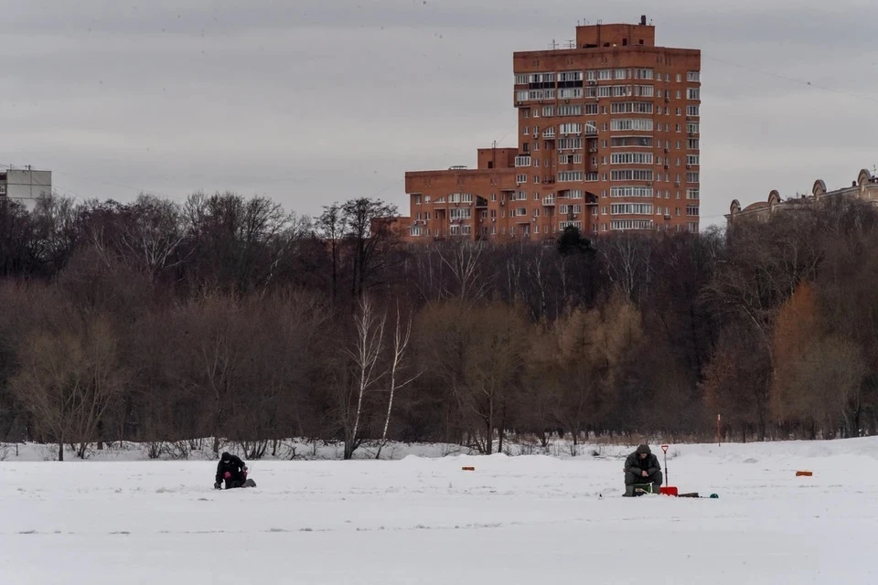 Москвичей призвали не выходить на лед из-за потепления