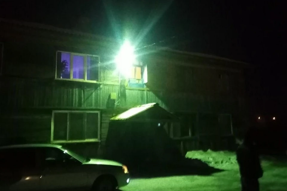 В Ачинске минувшей ночью в пожаре погибла семья из четырех человек. Фото: СК