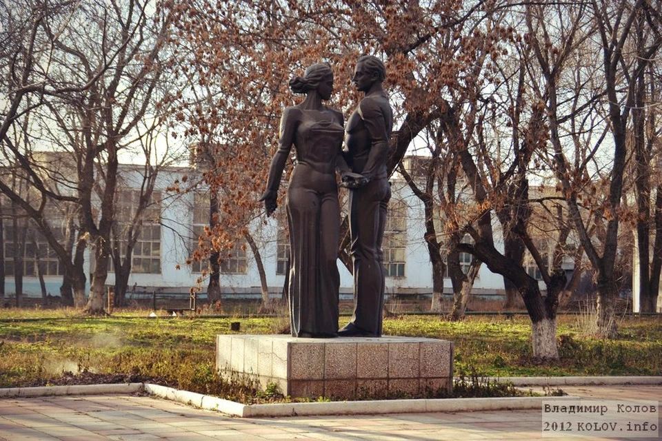 Памятник сначала не понравился руководству горкома и его отправили на склад. Фото: Владимир Колов