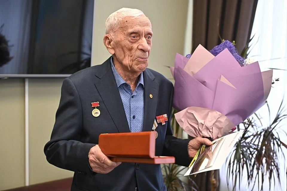 В Хабаровске труженика тыла поздравили со 100-летним юбилеем. Telegram-канал «Здравый смысл 27»