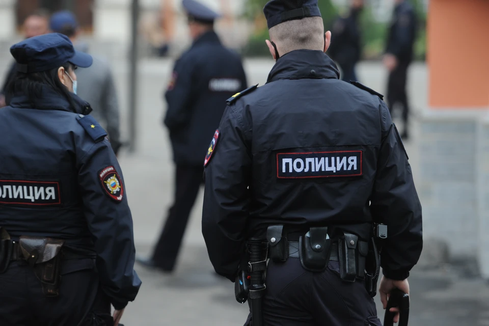 ГУ МВД России проводит проверку по факту возможного превышения должностных полномочий сотрудником полиции в Петербурге