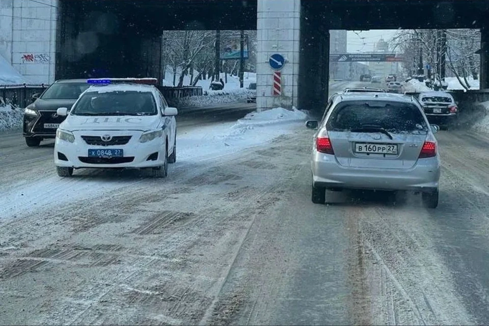 Движение ограничили на участке Воронежской под железнодорожным мостом напротив краевого ГИБДД
