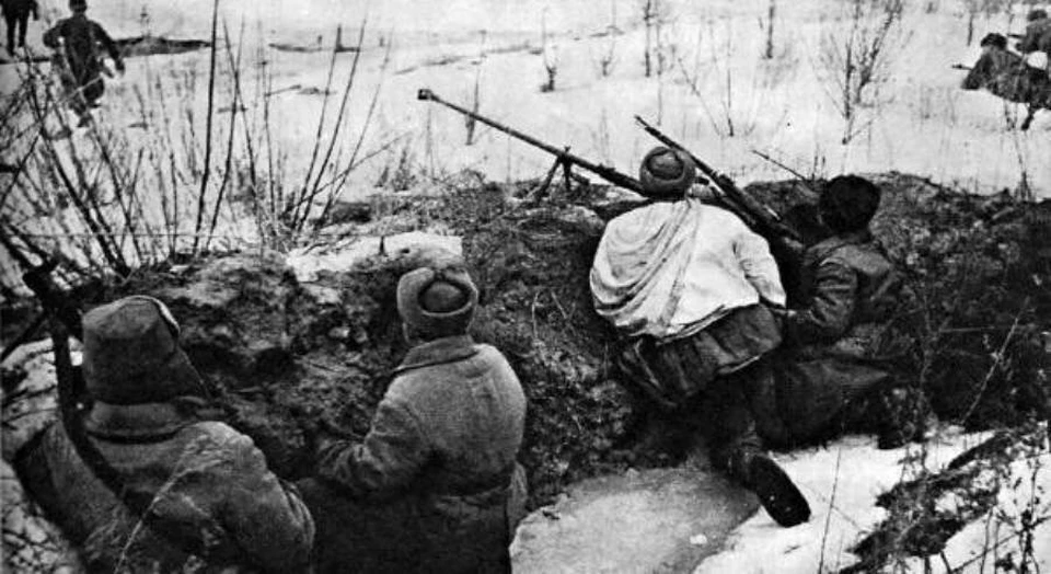 Советские десантники целые сутки сдерживали превосходящие силы врага.
