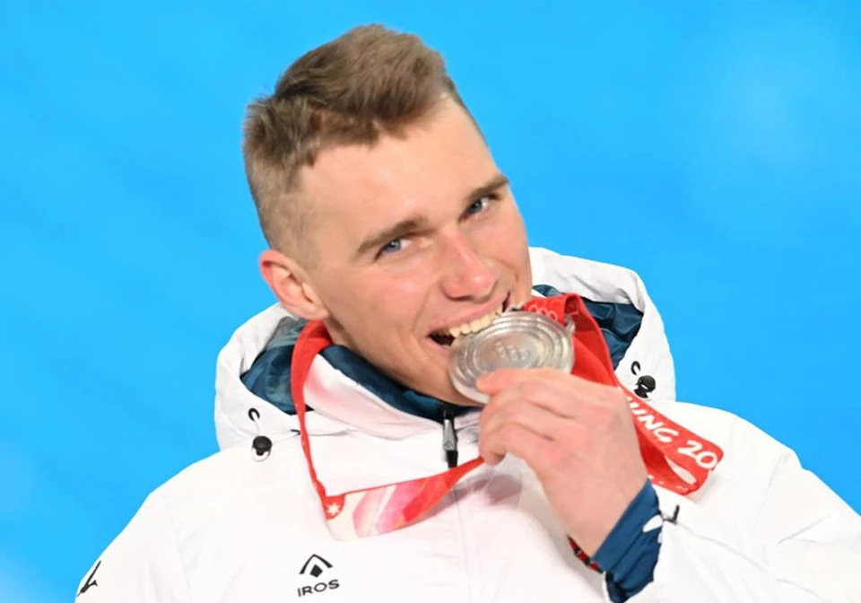 Антон Смольский завоевал серебро в индивидуальной биатлонной гонке. Фото: телеграм-канал НОК РБ