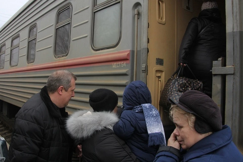 Жителей ДНР вывозят в Россию поездами