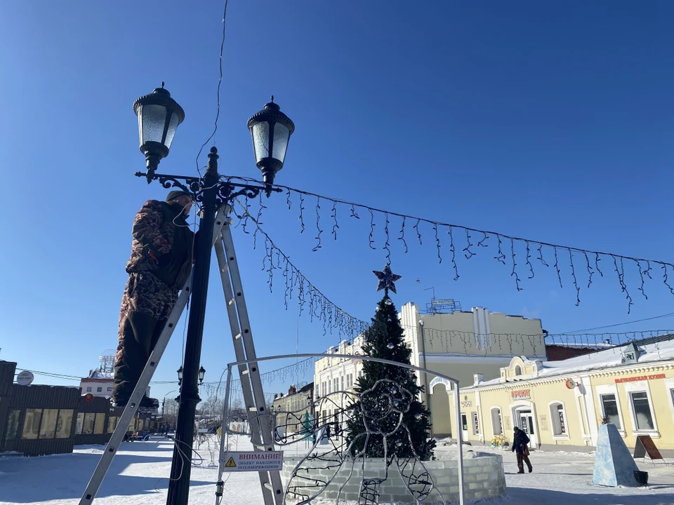 Демонтаж ледового городка в Барнауле