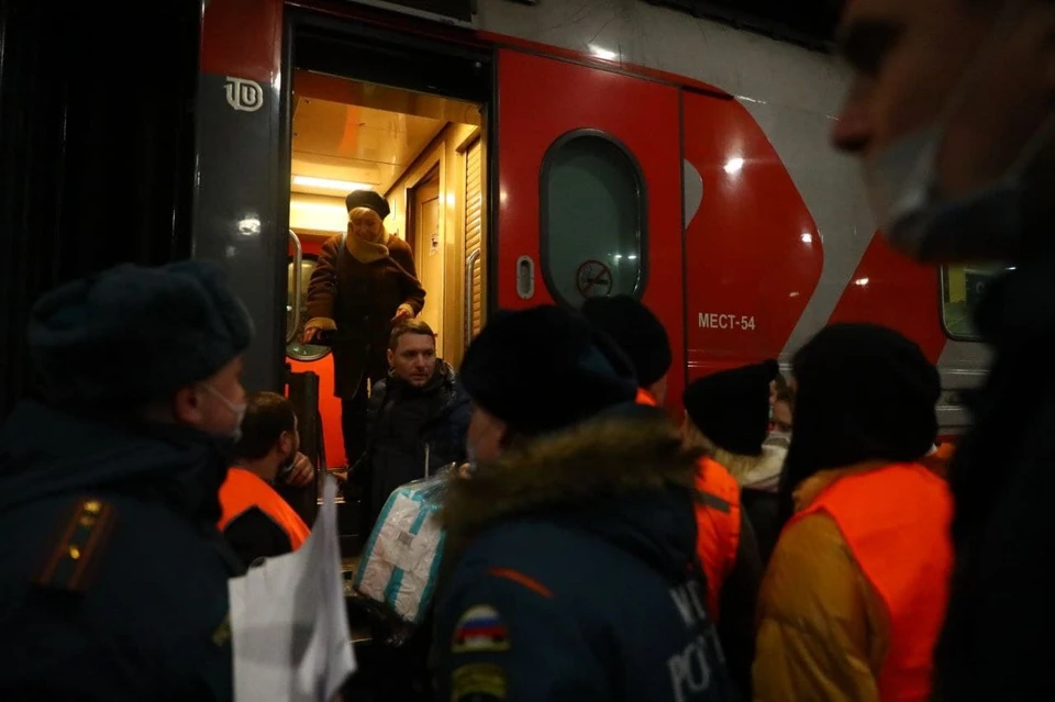 Поезд с эвакуированными жителями Донбасса прибыл в Нижний Новгород в 1:40.