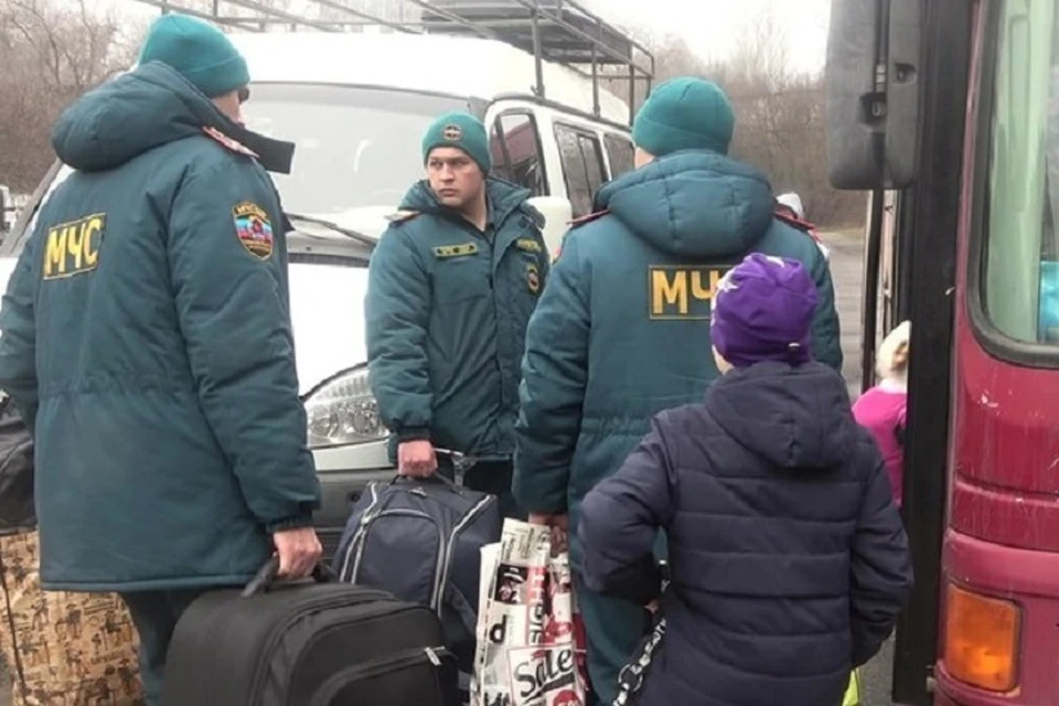 Более 50 эвакуируемых жителей Республики отправились в Абхазию. Фото: МЧС ЛНР