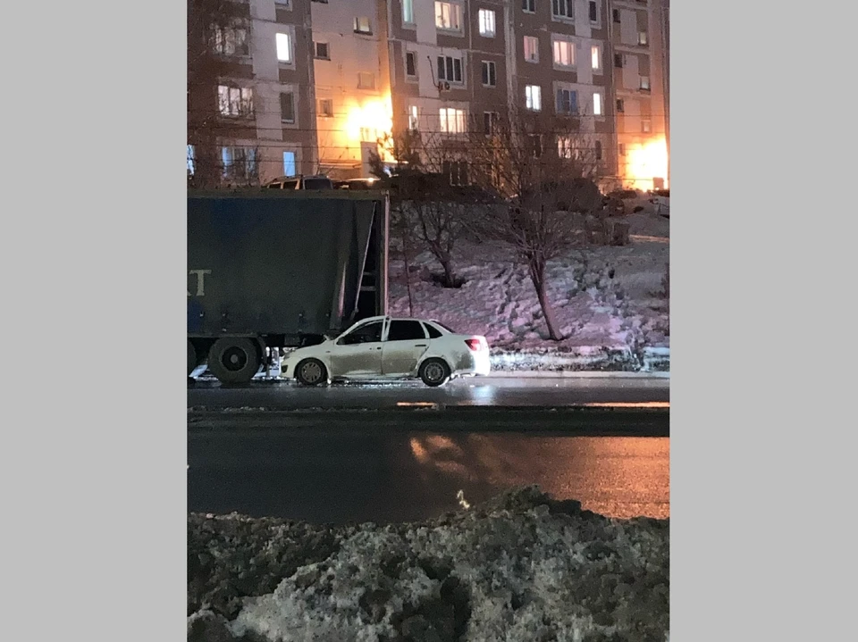 На улице Новоселов в Рязани LADA въехала в припаркованную на обочине фуру. Фото: ПУВР.