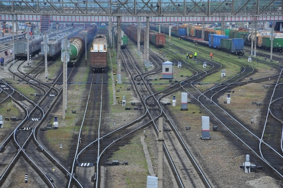 В Новосибирске в районе остановочной платформы Инструментальный завод поезд сбил мужчину.