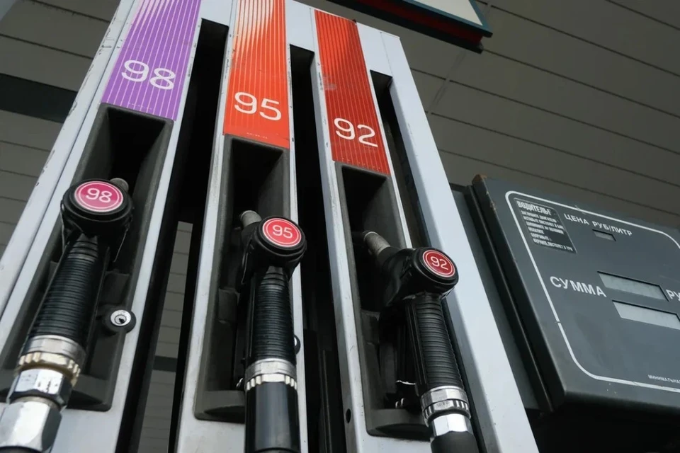 Бензин вырос в цене на 1,2% в Северной столице