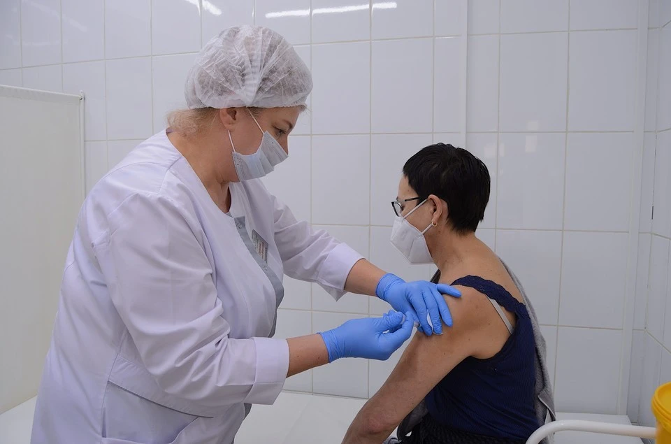Вакцинация "Спутником V" на 89% защищает от госпитализации и тяжелого течения "омикрона"