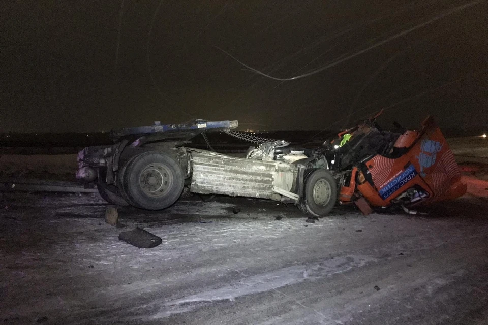 На глубоком обходе Красноярска погиб водитель грузовика. Фото: ГИБДД