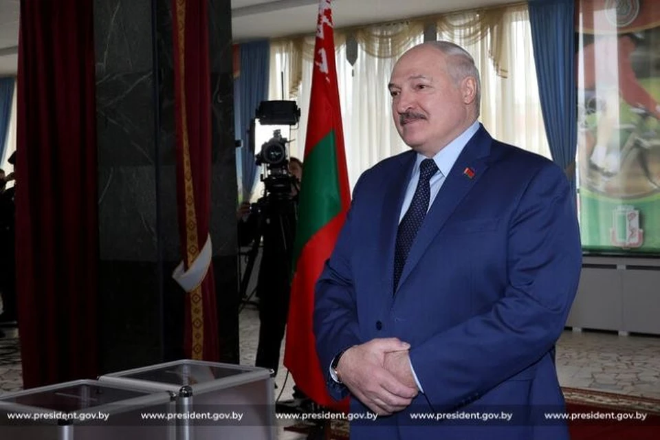 Александр Лукашенко подтвердил факт запуска ракет по позициям в Украине с территории Беларуси, но назвал это вынужденным шагом. Фото: president.gov.by