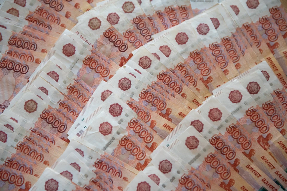 В Кузбассе будут судить директора коммерческой организации за крупную взятку экс-чиновнику.